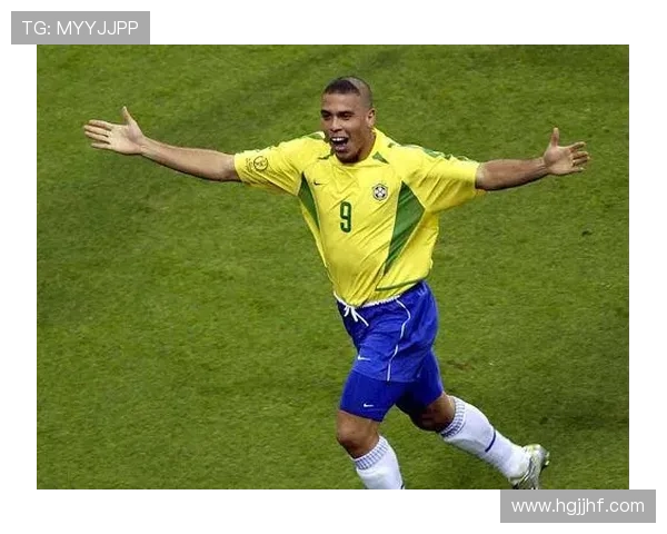 足球明星赛场精彩瞬间动图集锦尽显球技魅力与激情对决